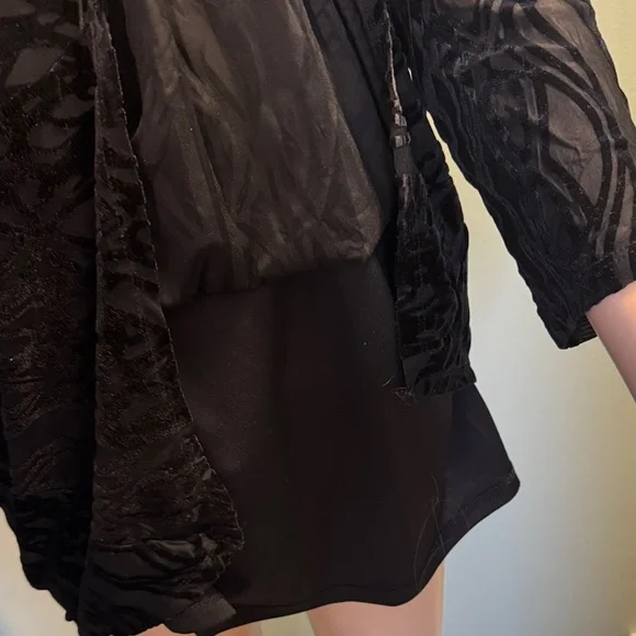 Elegant Black Velevt Long Sleeve Top Size XL - Picture 7 of 7